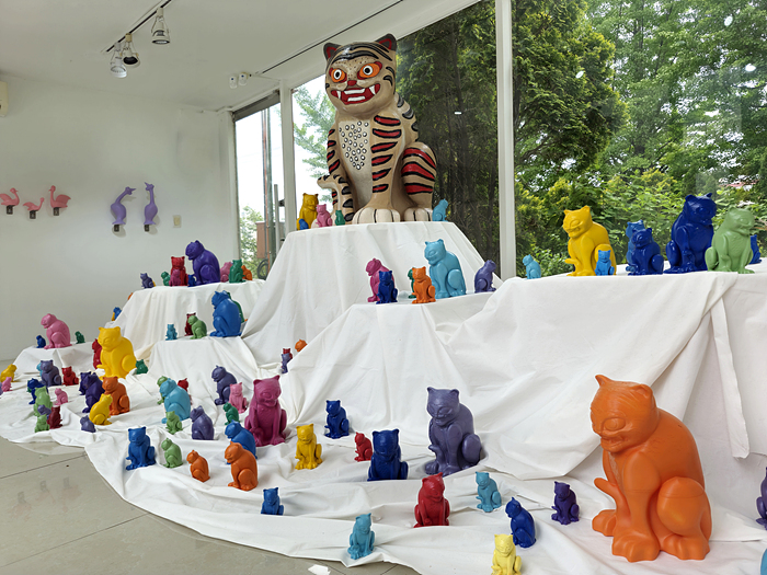 이상한 나라의 민화이야기_호랑이 / F.R.P., Polystyrene, Urethane / Installation / 2025