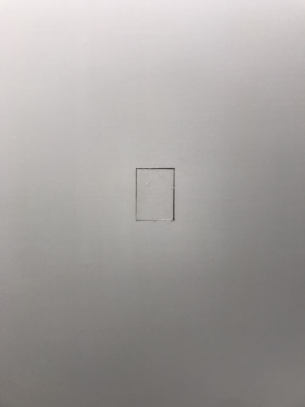 회전회화(Revolving painting) 컷팅된 전시장벽면 뒤면 위에 실리콘(Silicone on the cutted exhibit) 25.8 x 17.9 cm 2019