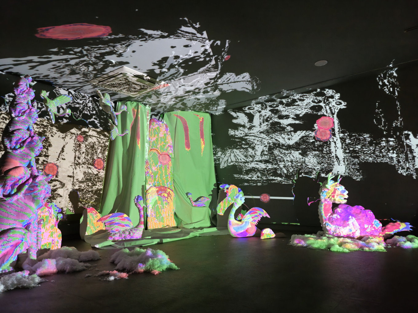 이상한 나라의 민화이야기_청도 / 3D printing, Fabric, Projection mapping, 2min movie / Installation / 2025