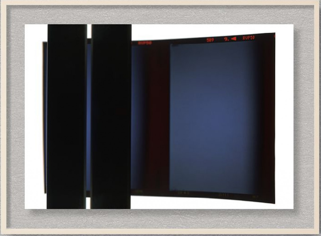 film062-3 - 불특정한 대상을 촬영한 아날로그 필름을 변형 시키거나 후조작 하여 전혀 다른 문법의 이미지로 변화 시킨 작품입니다.