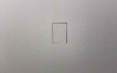 회전회화(Revolving painting) 컷팅된 전시장벽면 뒤면 위에 실리콘(Silicone on the cutted exhibit) 25.8 x 17.9 cm 2019